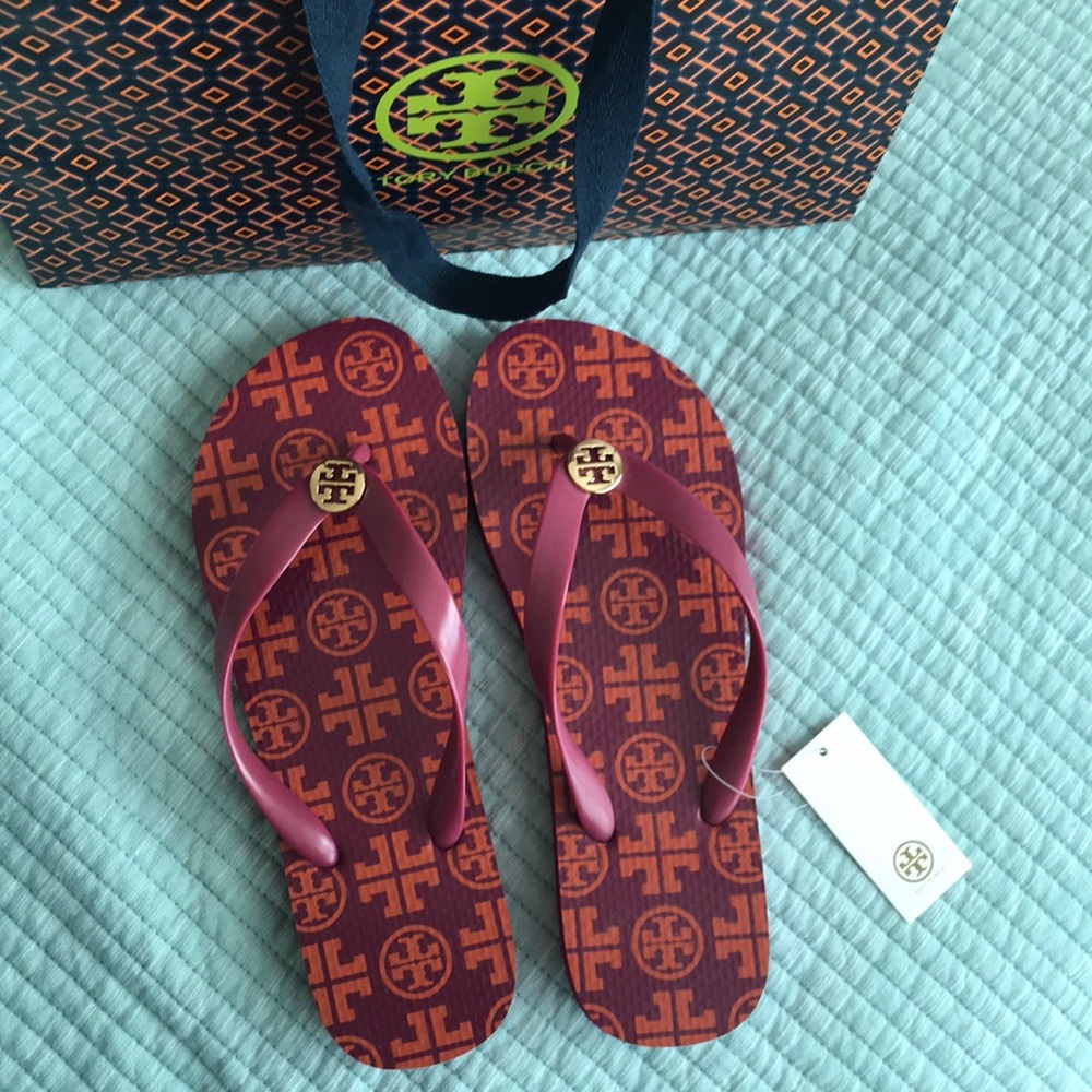 💋NWT TORY BURCH sandals size 8-comes with bag💋